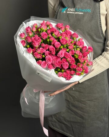 Букет 21 яркая кустовая роза (40 см)