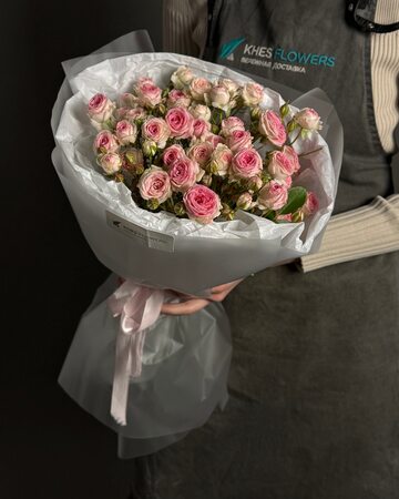 Букет "7 нежных кустовых роз" (50 см) Букет "7 нежных кустовых роз" (50 см)