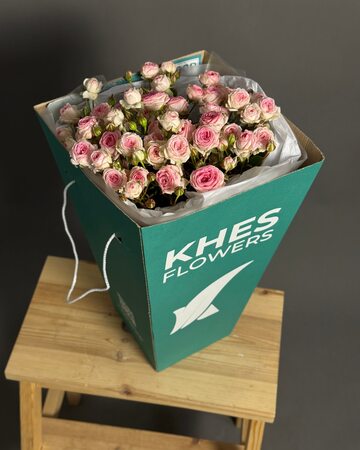 Букет 9 нежных кустовых роз (50 см)